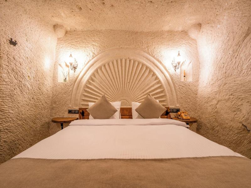 Library Cave Hotel image
