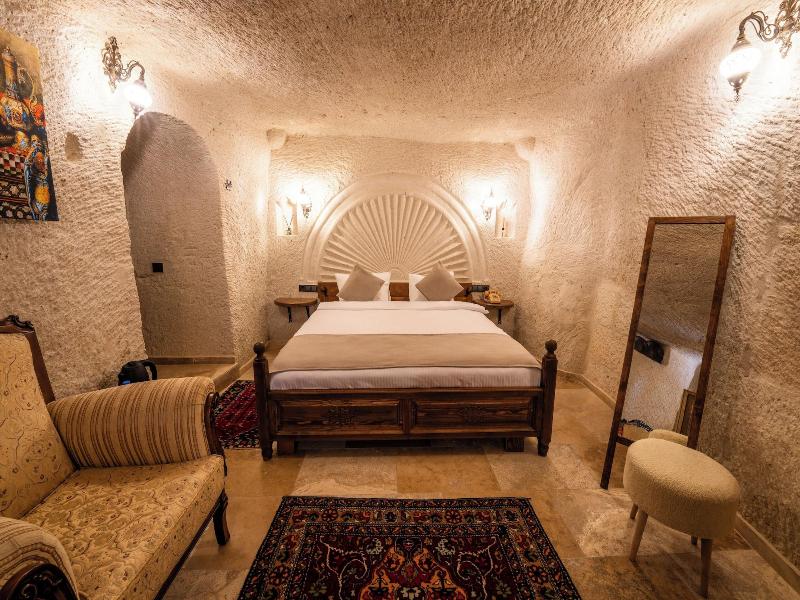 Library Cave Hotel image
