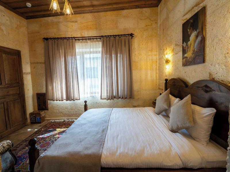 Library Cave Hotel image