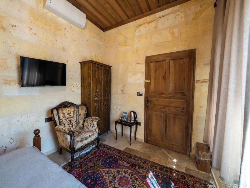 Library Cave Hotel image