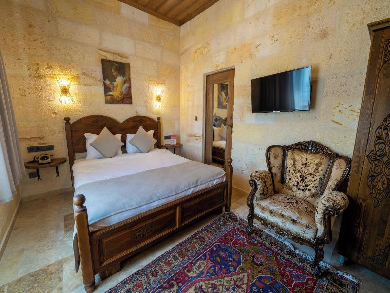 Library Cave Hotel image
