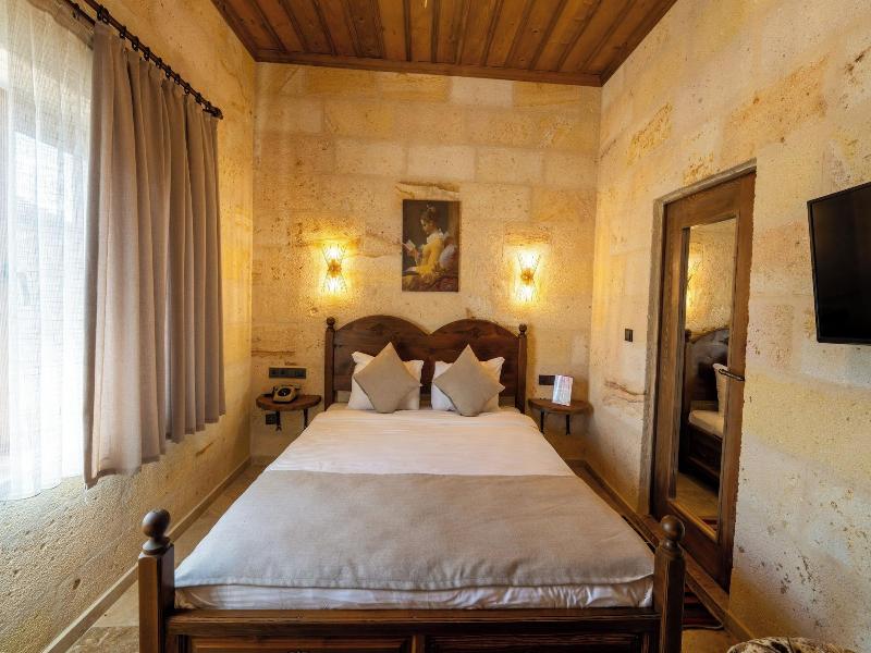 Library Cave Hotel image