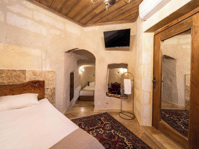 Library Cave Hotel image