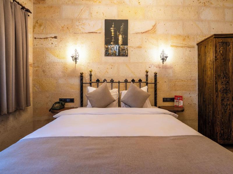 Library Cave Hotel image