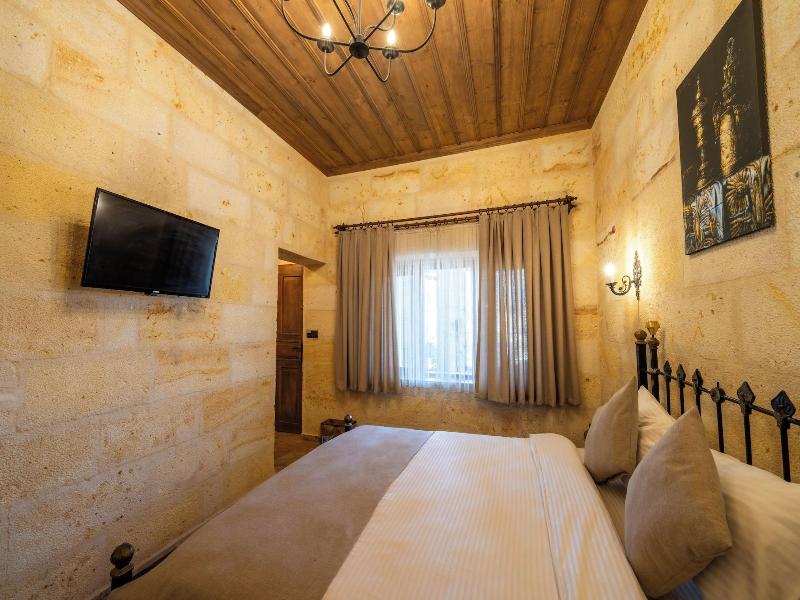 Library Cave Hotel image