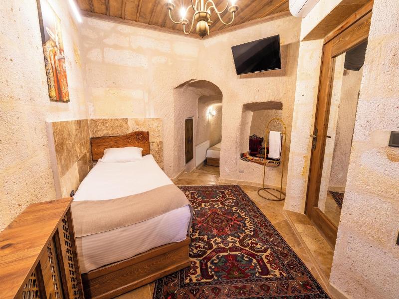 Library Cave Hotel image