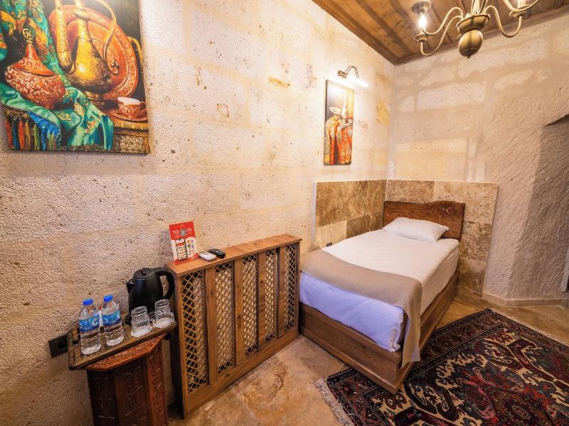 Library Cave Hotel image