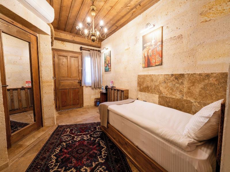 Library Cave Hotel image