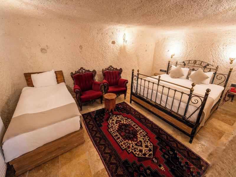Library Cave Hotel image