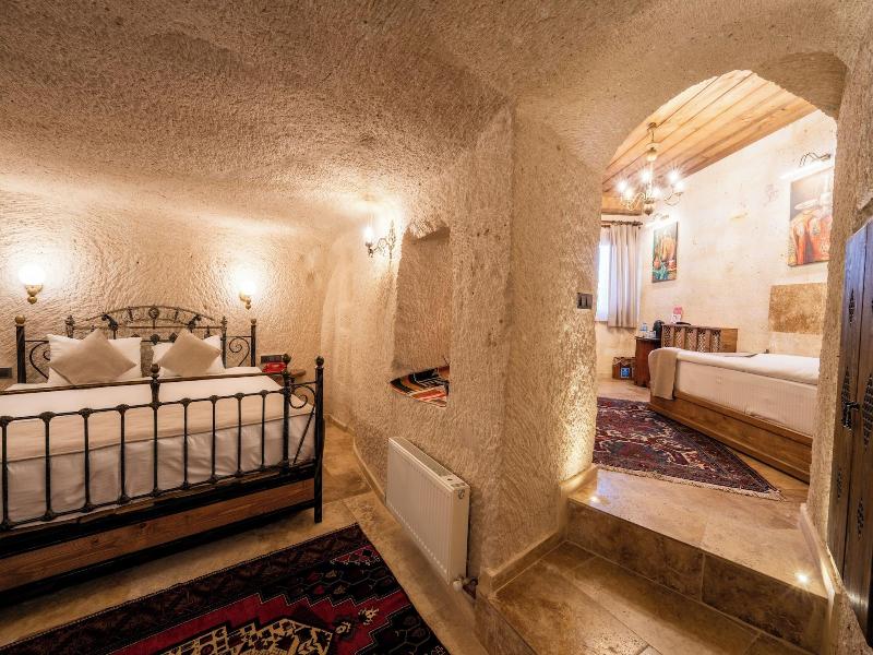 Library Cave Hotel image