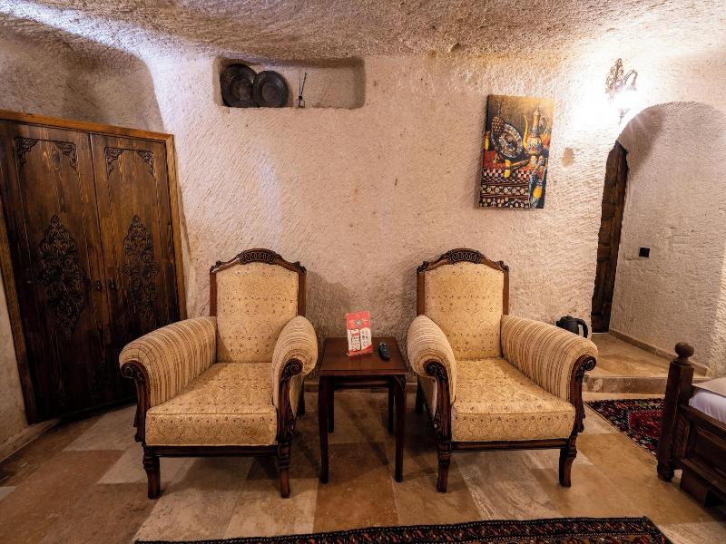 Library Cave Hotel image