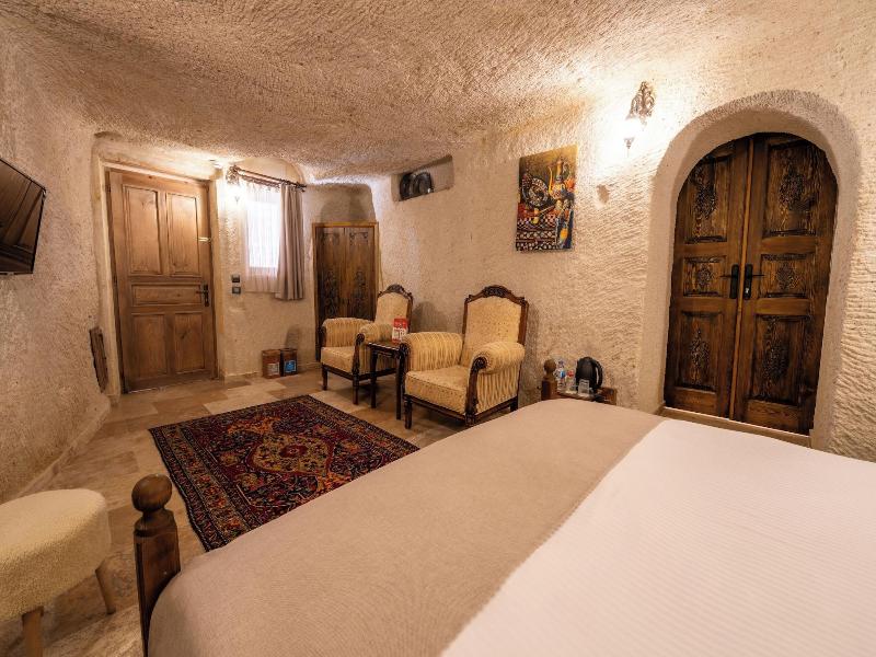 Library Cave Hotel image