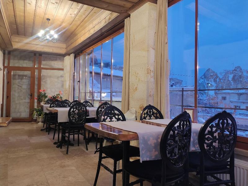 Library Cave Hotel image