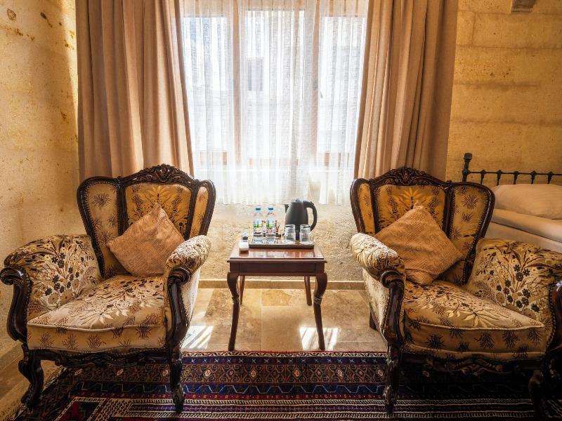 Library Cave Hotel image