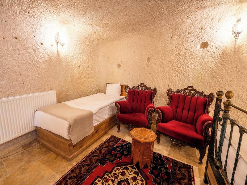 Library Cave Hotel image