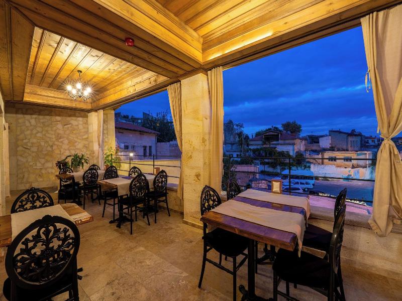 Library Cave Hotel image