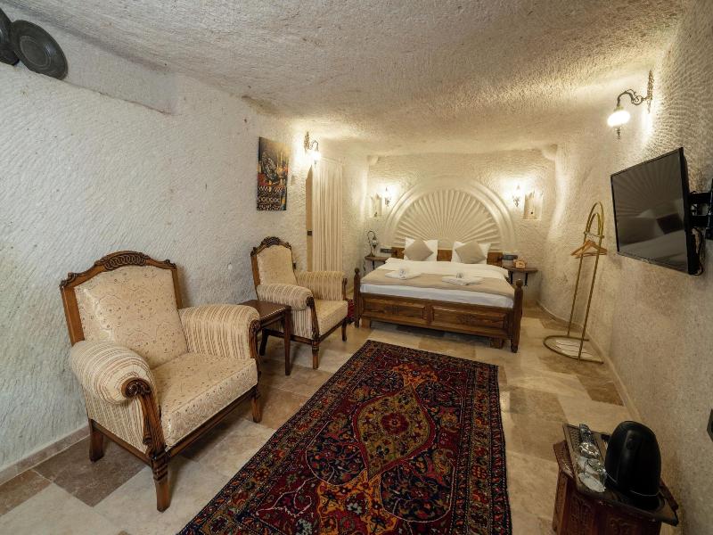 Library Cave Hotel image