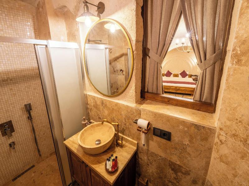Library Cave Hotel image