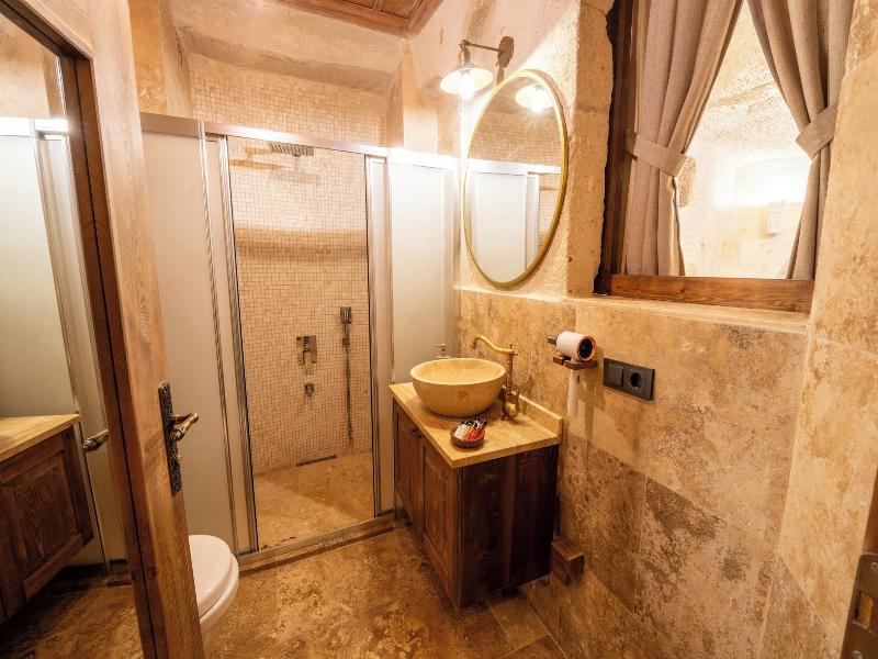 Library Cave Hotel image