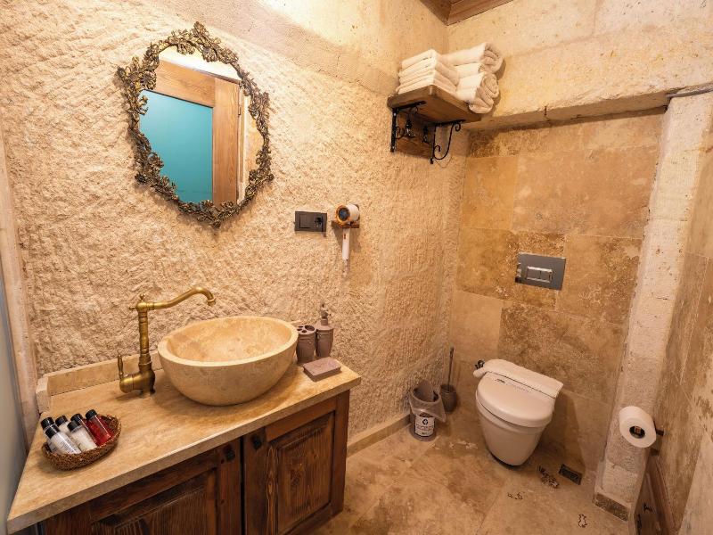 Library Cave Hotel image