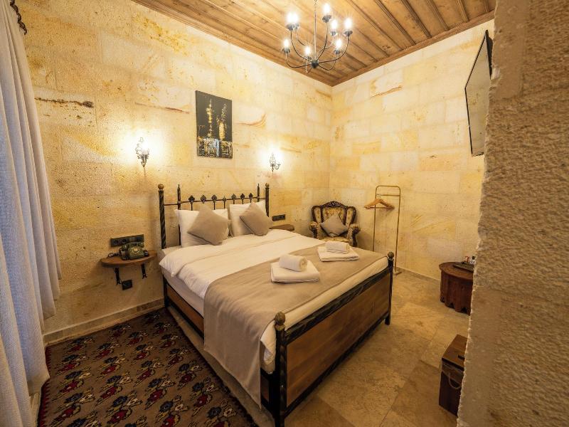 Library Cave Hotel image