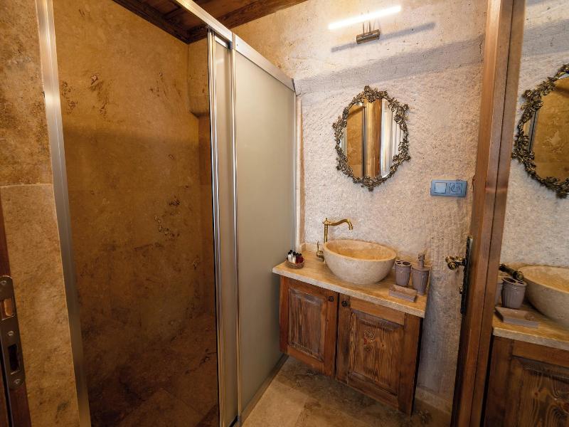 Library Cave Hotel image