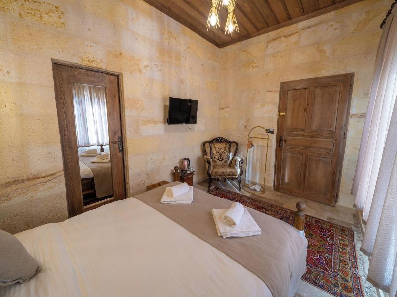 Library Cave Hotel image