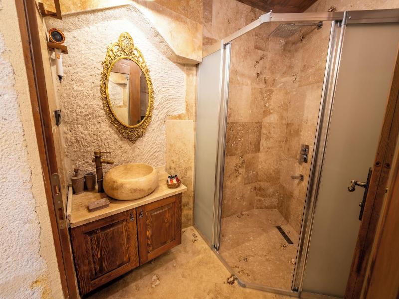 Library Cave Hotel image