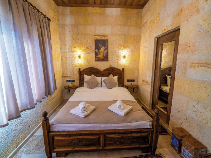 Library Cave Hotel image