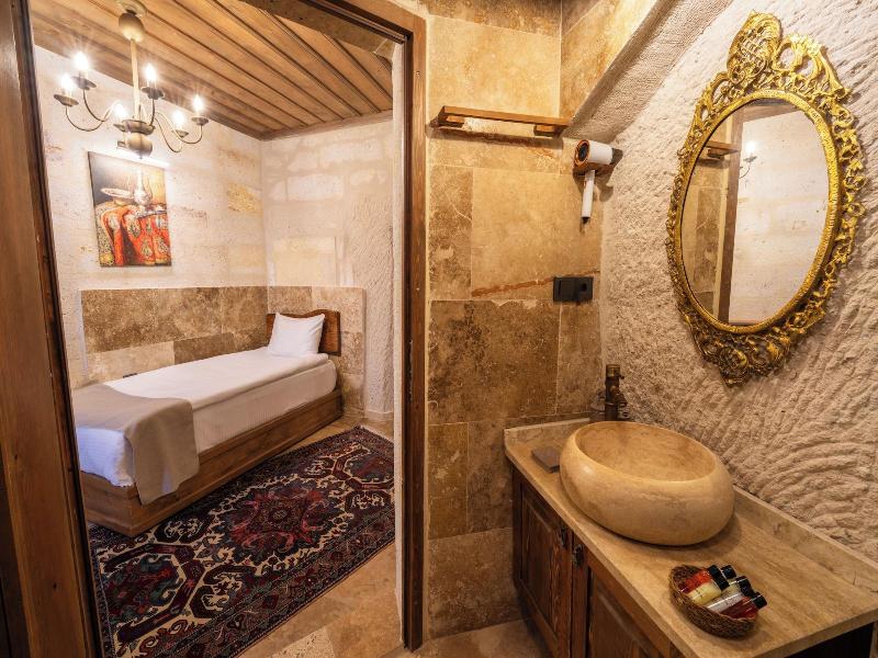 Library Cave Hotel image