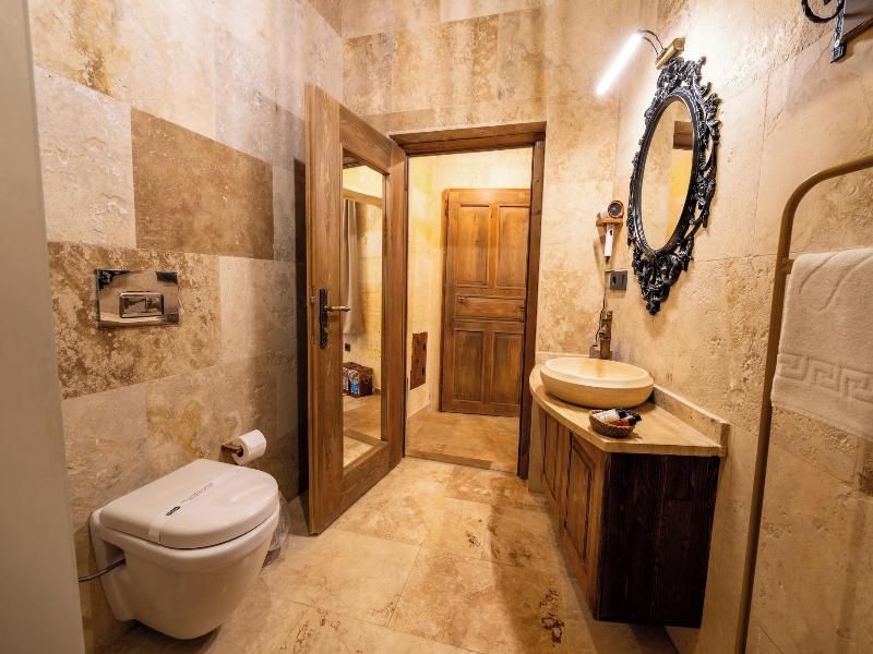 Library Cave Hotel image