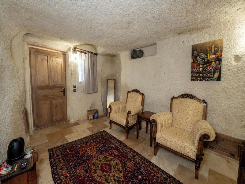Library Cave Hotel image
