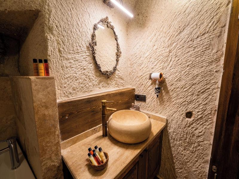 Library Cave Hotel image