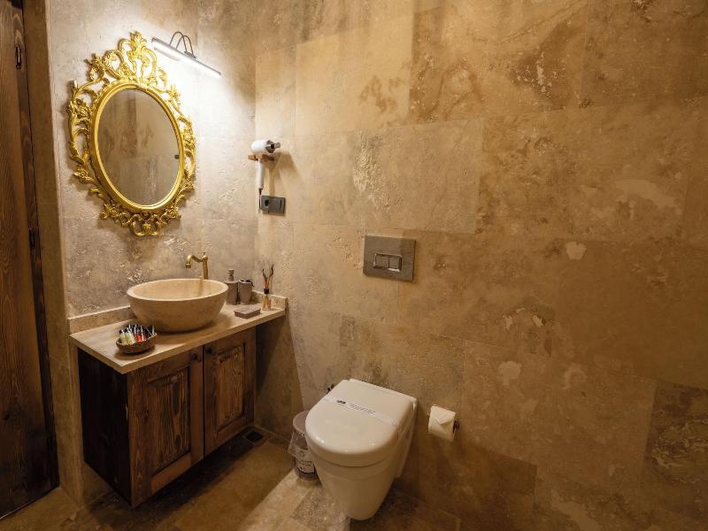 Library Cave Hotel image
