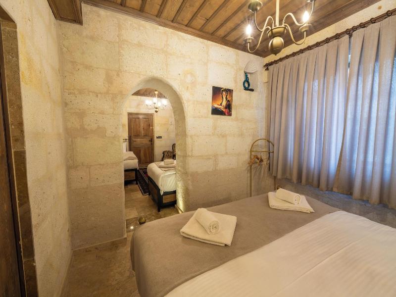 Library Cave Hotel image