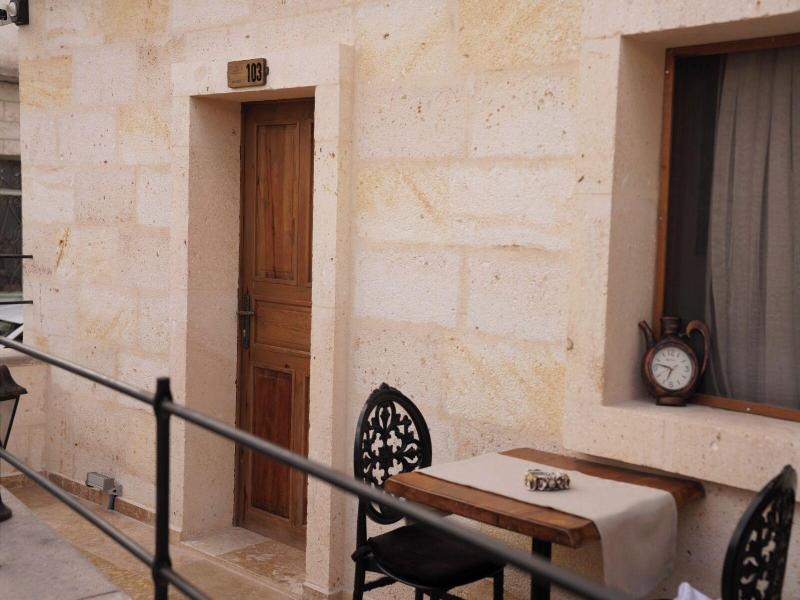 Library Cave Hotel image