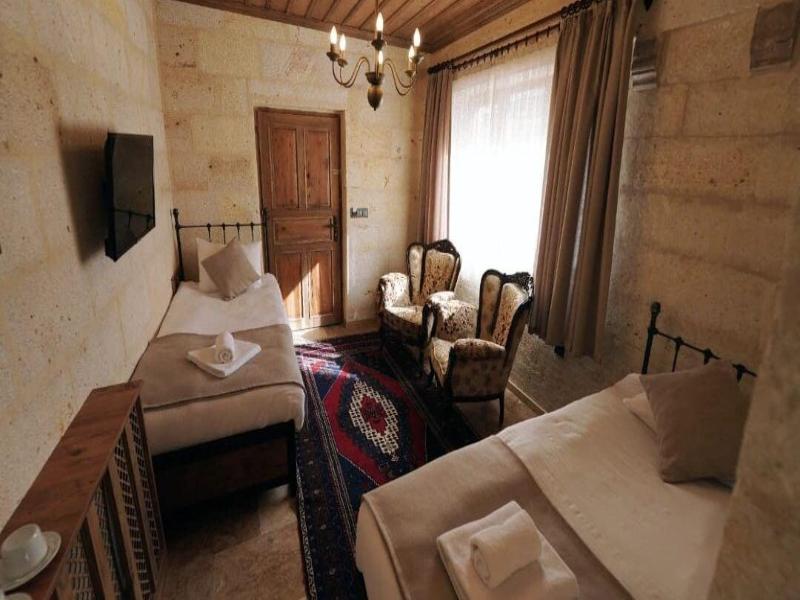 Library Cave Hotel image
