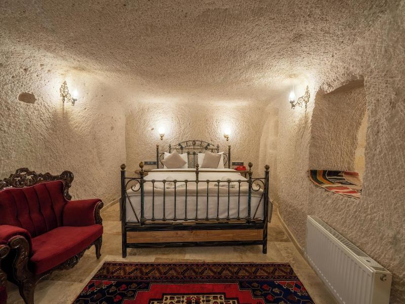 Library Cave Hotel image
