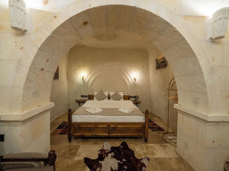 Library Cave Hotel image