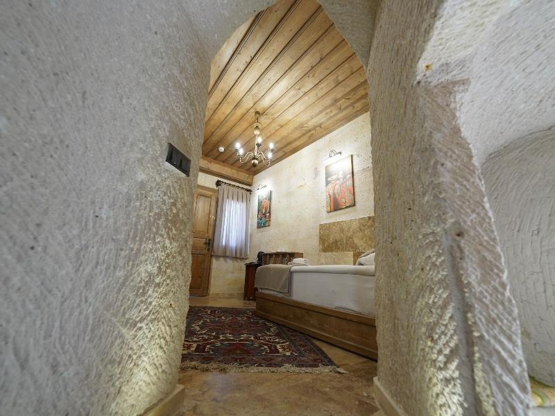 Library Cave Hotel image