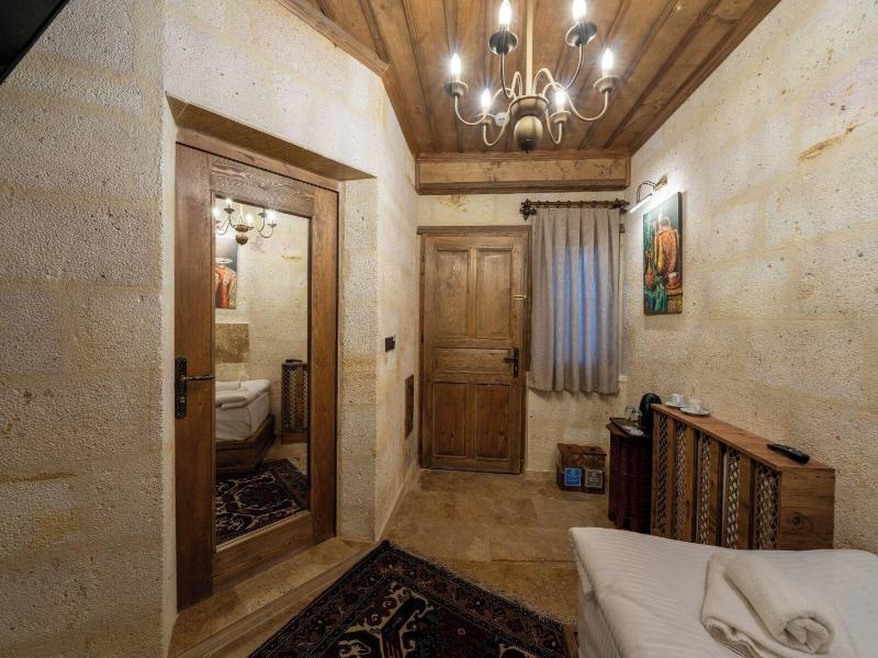 Library Cave Hotel image