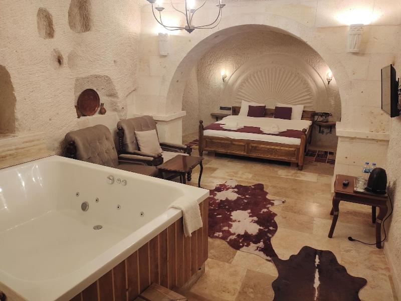 Library Cave Hotel image
