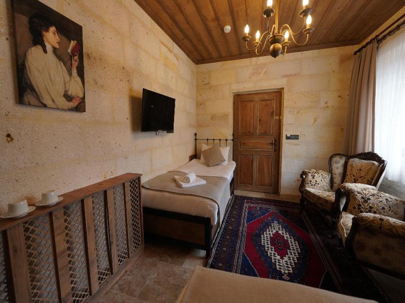 Library Cave Hotel image