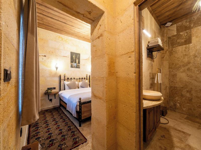 Library Cave Hotel image