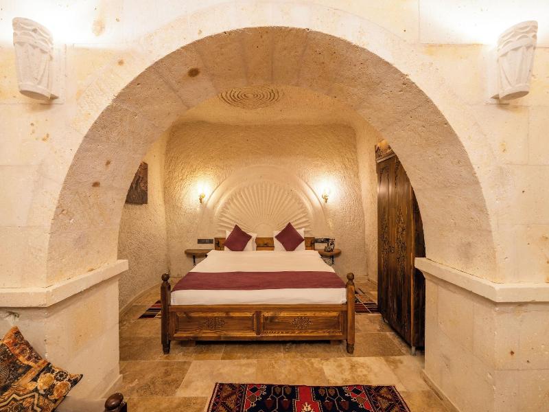 Library Cave Hotel image