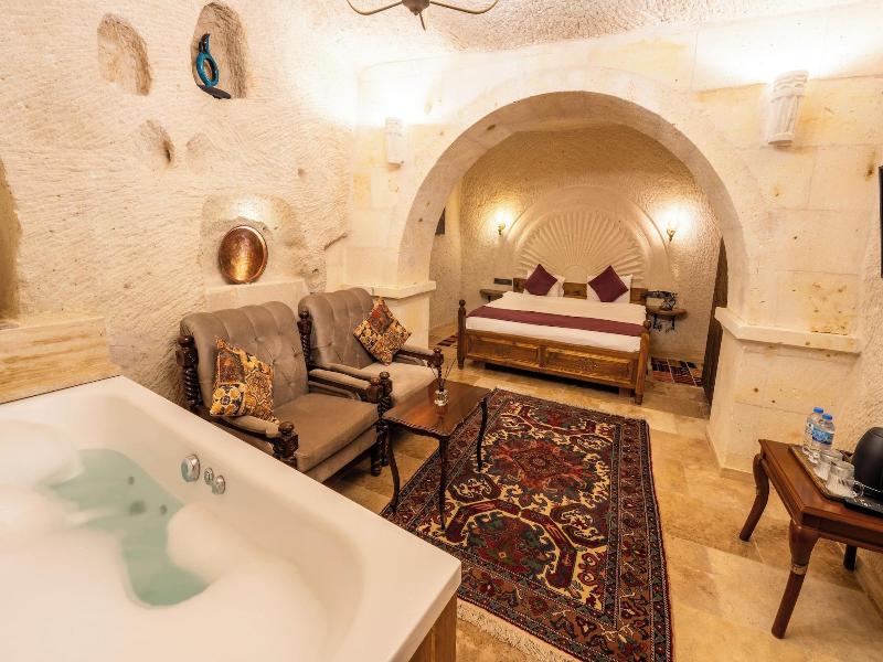 Library Cave Hotel image