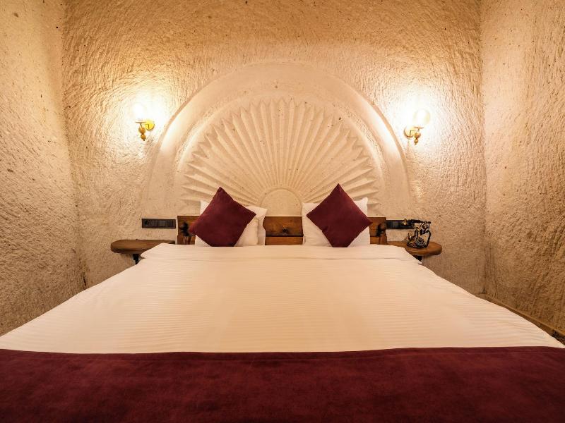 Library Cave Hotel image