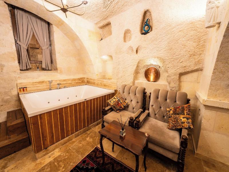 Library Cave Hotel image