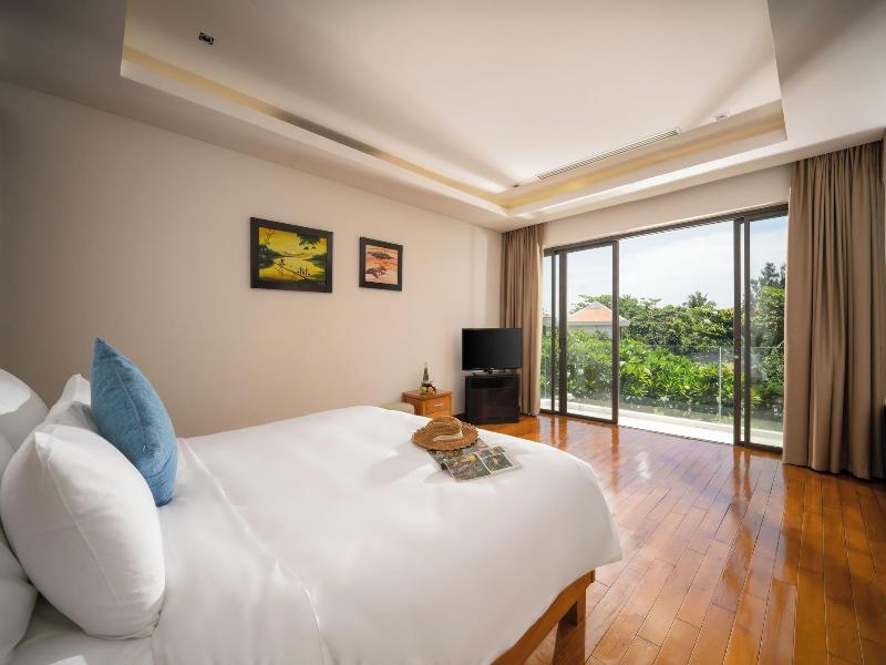 The Ocean Suites image