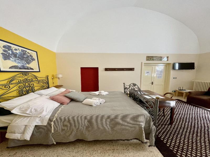 4 Balconi Rooms- Dimora Arditi image